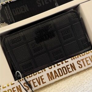 Steve Madden Embossed Black Card Holder